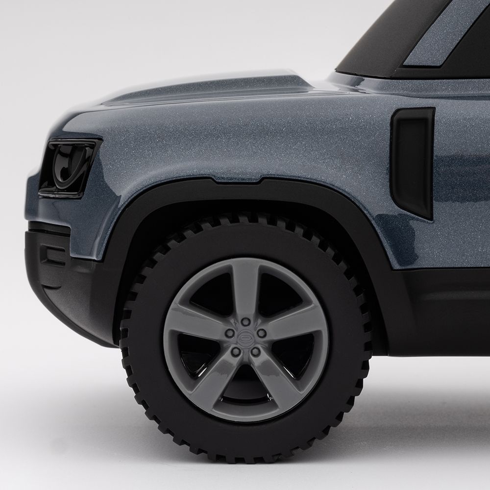 Defender Icon Model 02 - Tasman Blue / White Roof 6