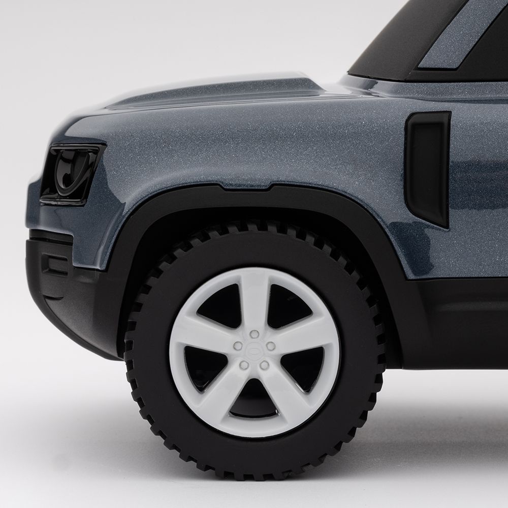 Defender Icon Model 02 - Tasman Blue / White Roof 7