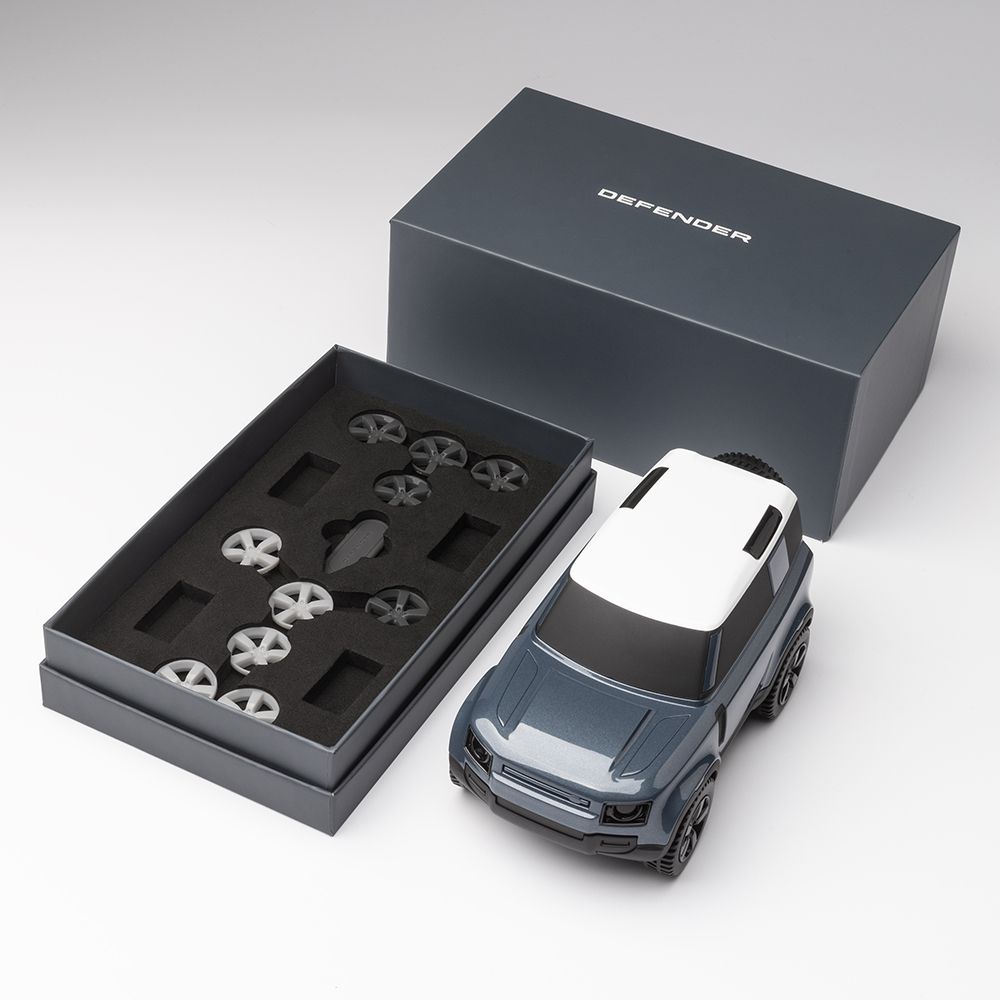 Defender Icon Model 02 - Tasman Blue / White Roof 8