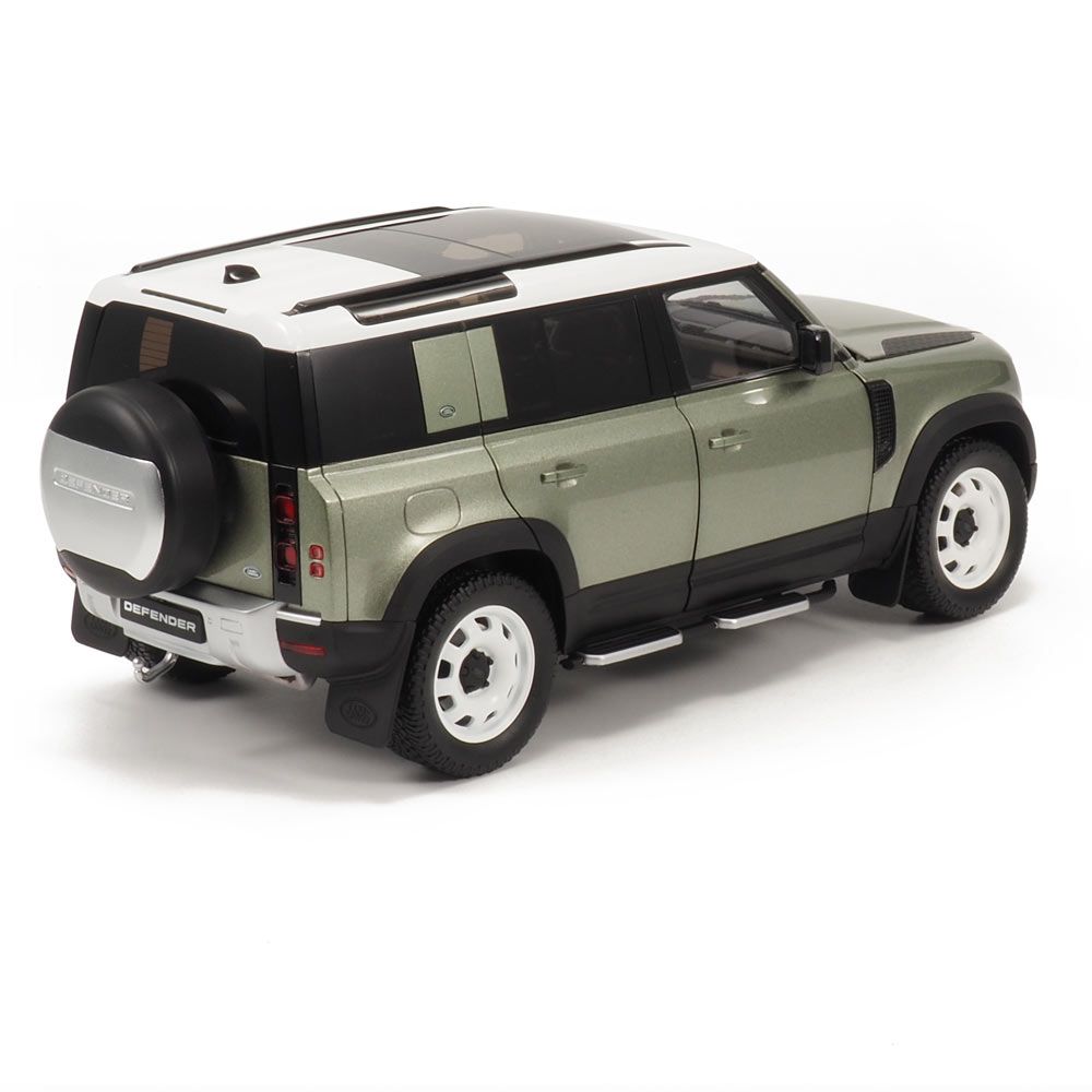 Defender 110 Scale Model 1:18 - Pangea Green 6