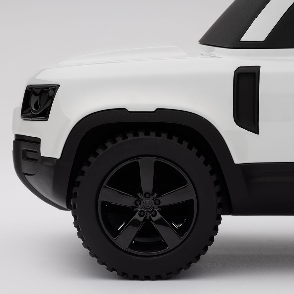 Defender Icon Model 02 - Fuji White / Black Roof 5