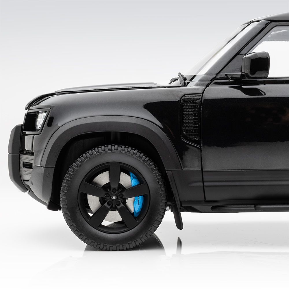 Defender 110 V8 Scale Model 1:18 - Santorini Black 13