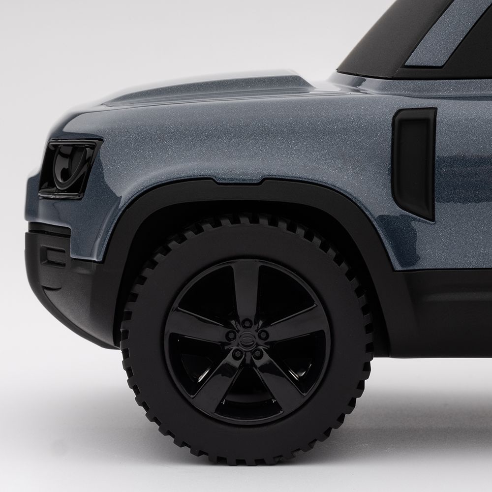 Defender Icon Model 02 - Tasman Blue / White Roof 5