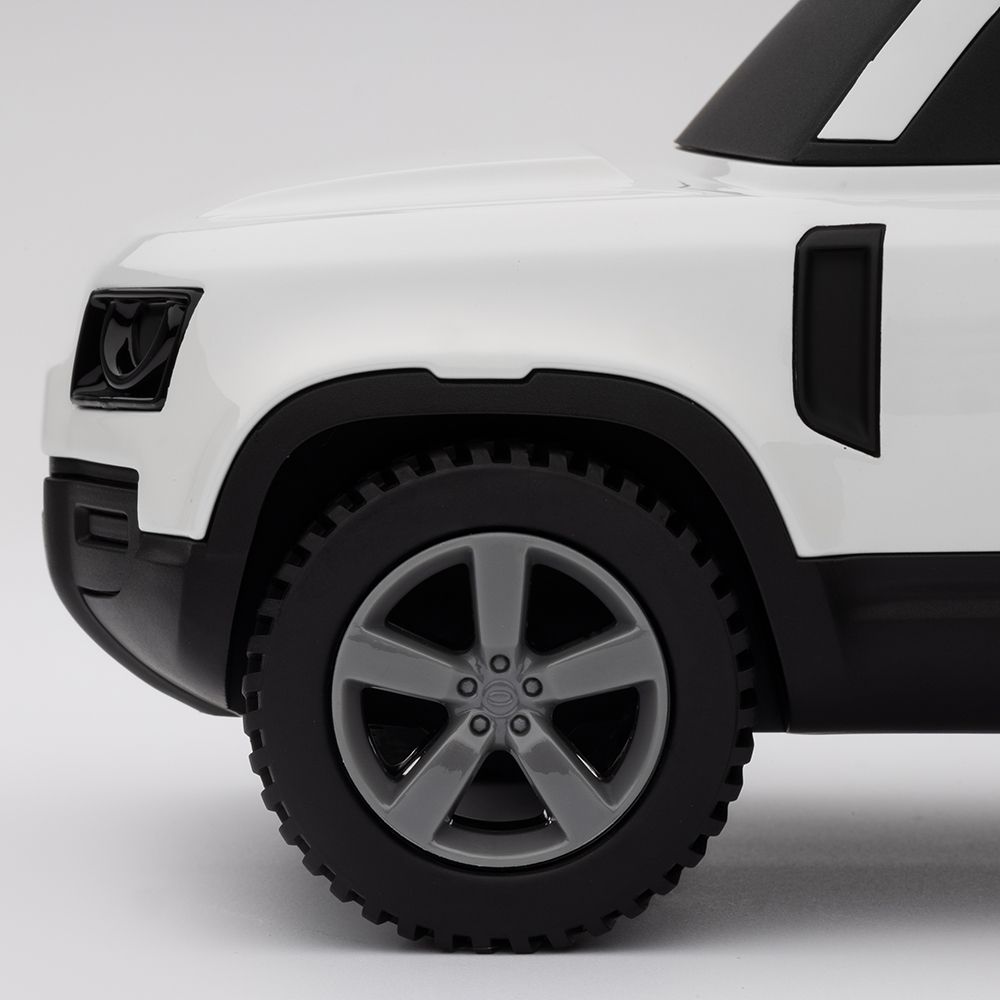 Defender Icon Model 02 - Fuji White / Black Roof 6