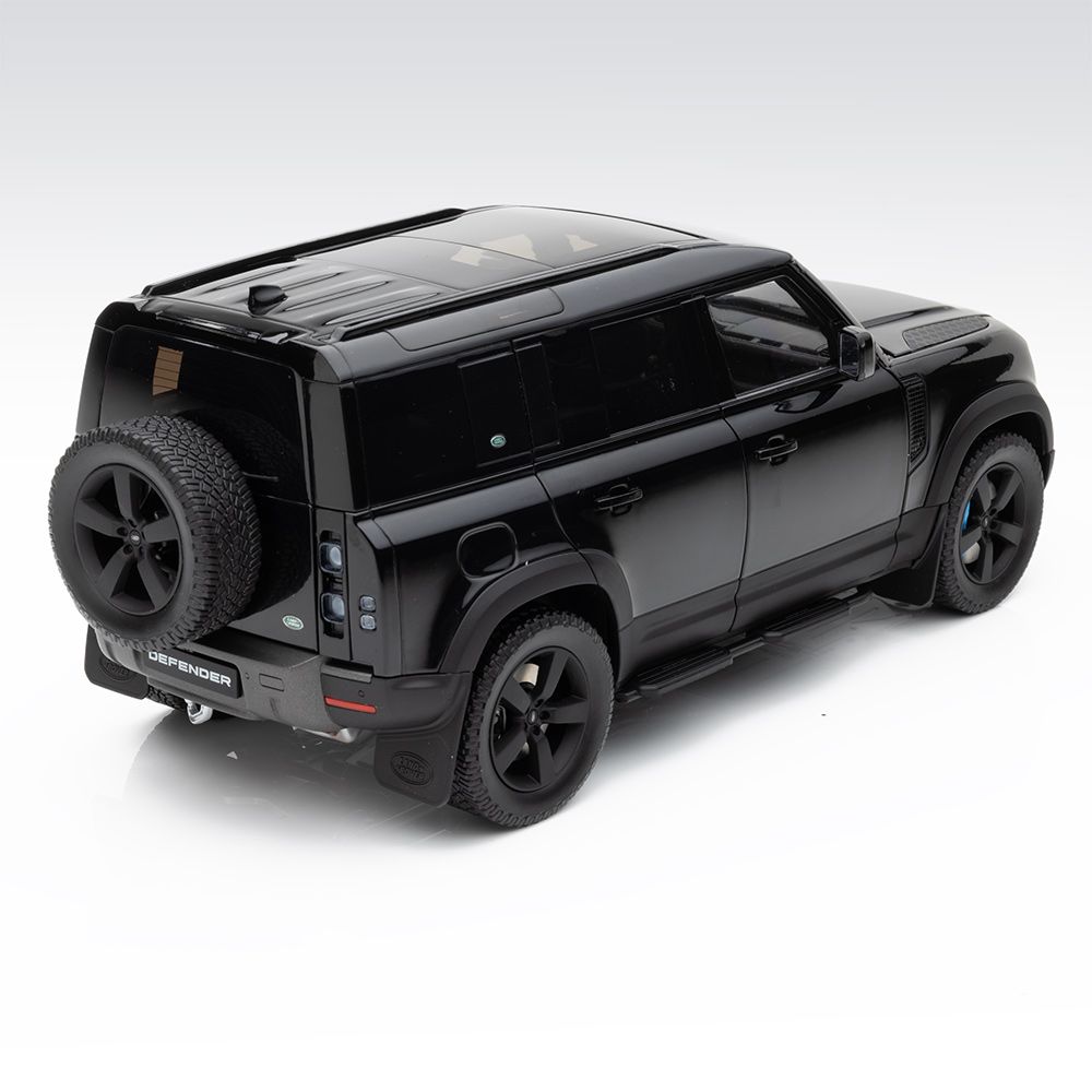 Defender 110 V8 Scale Model 1:18 - Santorini Black 7