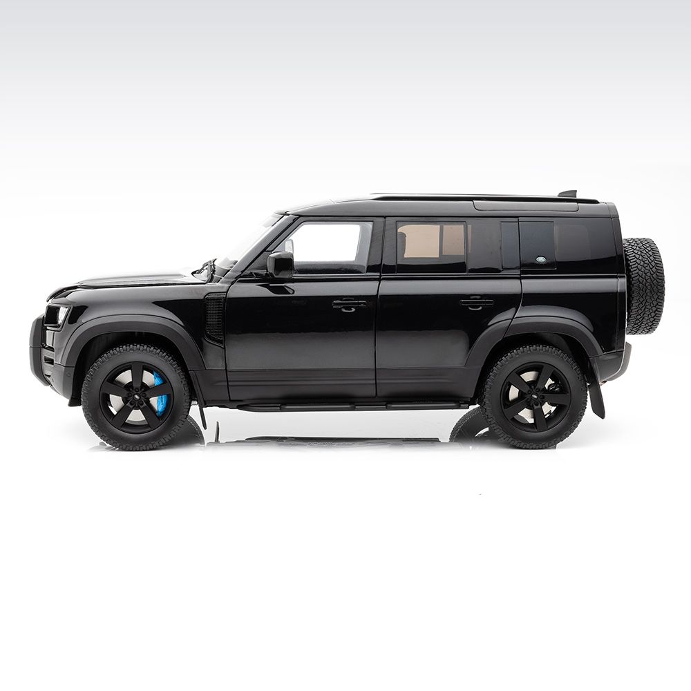 Defender 110 V8 Scale Model 1:18 - Santorini Black 8